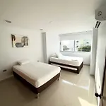 3L-4 Apartamento de 3 Alcobas con Balcón Aire Acondicionado Cerca al Mar