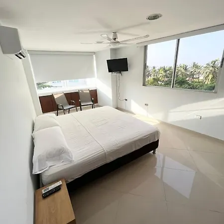 Apartamento 3l-4 De 3 Alcobas Con Balcon Aire Acondicionado Cerca Al Mar *